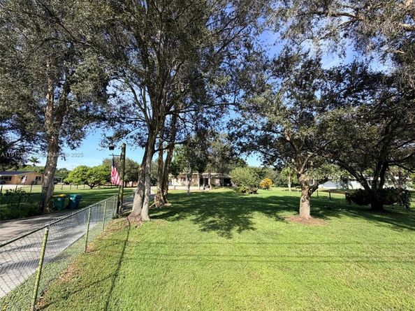 14431 Mustang Trl, Southwest Ranches FL 33330