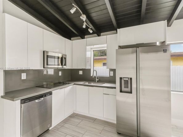 290 NE 171st Ter, North Miami Beach FL 33162