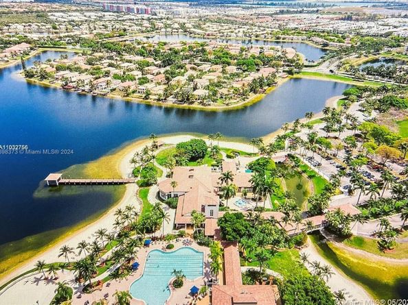 11161 NW 71st St, Doral FL 33178