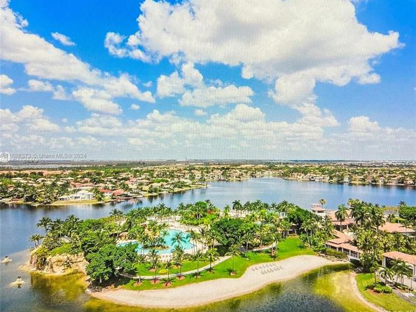 11161 NW 71st St, Doral FL 33178