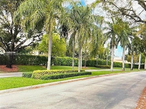 11161 NW 71st St, Doral FL 33178