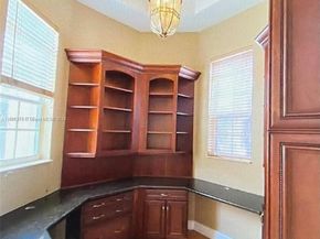 11161 NW 71st St, Doral FL 33178