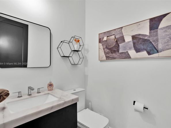 530 NW 41st St, Miami FL 33127