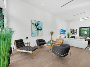 530 NW 41st St, Miami FL 33127