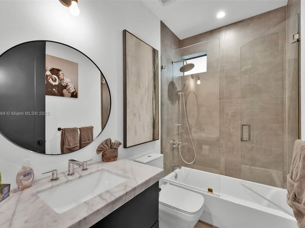 530 NW 41st St, Miami FL 33127
