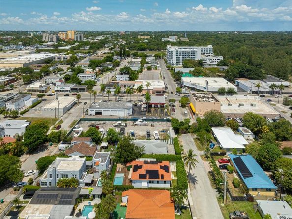646 NE 83rd St, Miami FL 33138