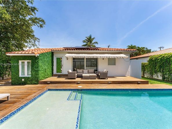 646 NE 83rd St, Miami FL 33138