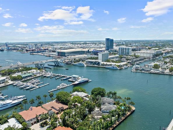 2500 Mercedes Dr, Fort Lauderdale FL 33316