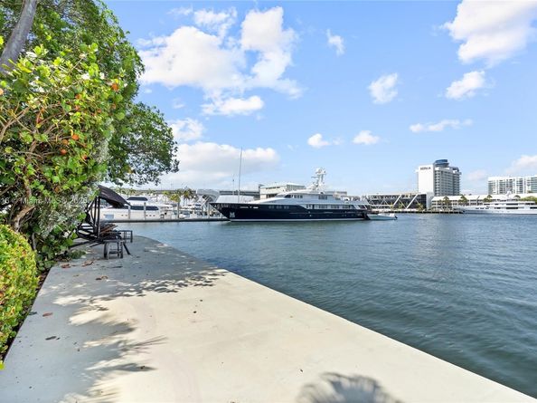 2500 Mercedes Dr, Fort Lauderdale FL 33316
