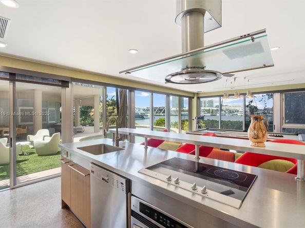 2500 Mercedes Dr, Fort Lauderdale FL 33316