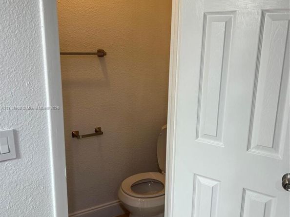 4372 W 11th Ln 30, Hialeah FL 33012