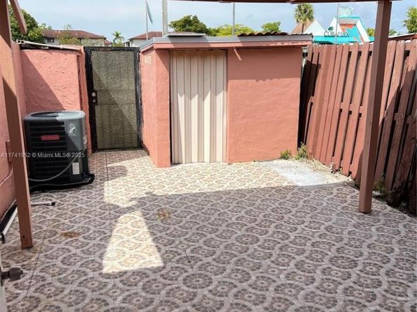 4372 W 11th Ln 30, Hialeah FL 33012
