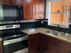 4372 W 11th Ln 30, Hialeah FL 33012