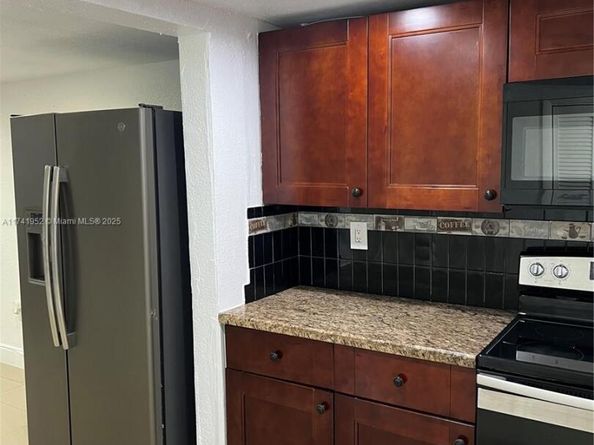 4372 W 11th Ln 30, Hialeah FL 33012