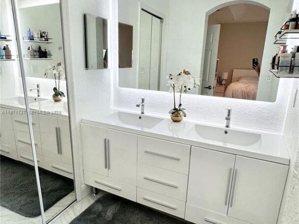 7876 NW 109th Path, Doral FL 33178