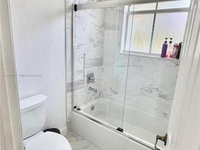 7876 NW 109th Path, Doral FL 33178