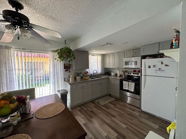 2602 NW 52nd Ave B15, Lauderhill FL 33313