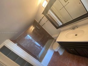 2450 NE 135th St 1012, North Miami FL 33181