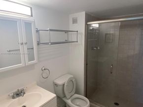 2450 NE 135th St 1012, North Miami FL 33181