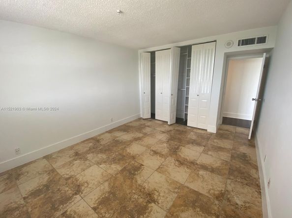 2450 NE 135th St 1012, North Miami FL 33181