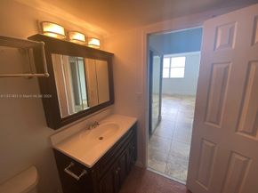 2450 NE 135th St 1012, North Miami FL 33181