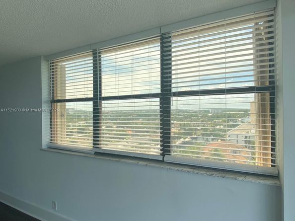2450 NE 135th St 1012, North Miami FL 33181