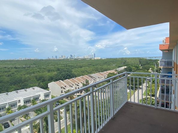 2450 NE 135th St 1012, North Miami FL 33181