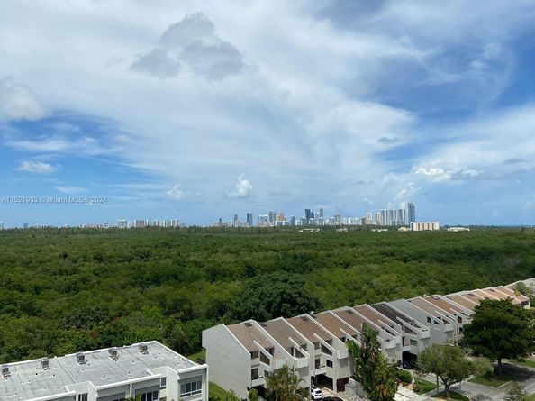 2450 NE 135th St 1012, North Miami FL 33181