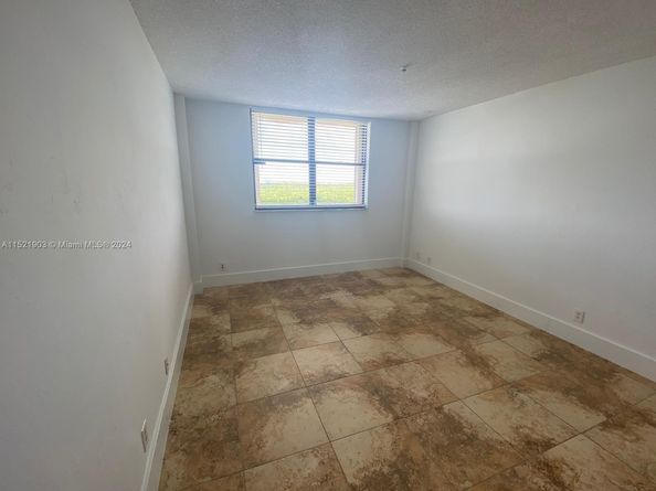 2450 NE 135th St 1012, North Miami FL 33181