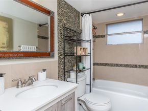 1750 NE 191st St 8274, Miami FL 33179