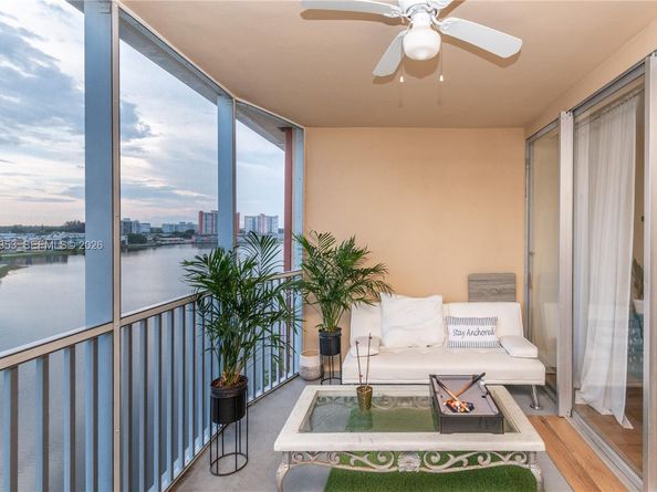 1750 NE 191st St 8274, Miami FL 33179