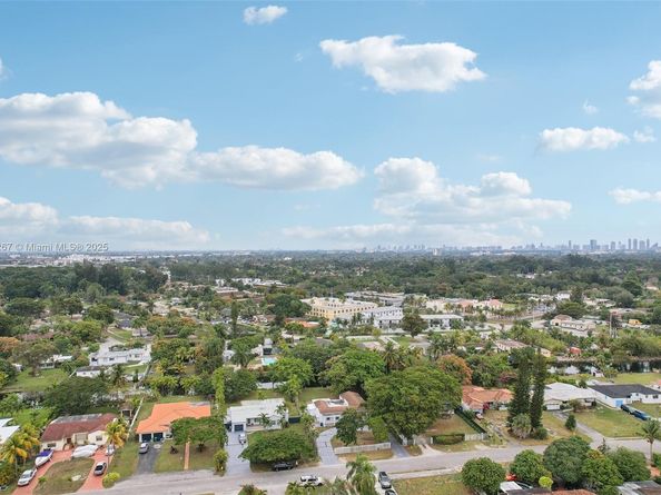 299 S Biscayne River Dr, Miami FL 33169