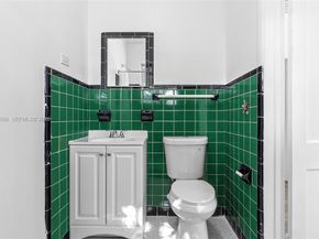 201 S Biscayne River Dr, Miami FL 33169