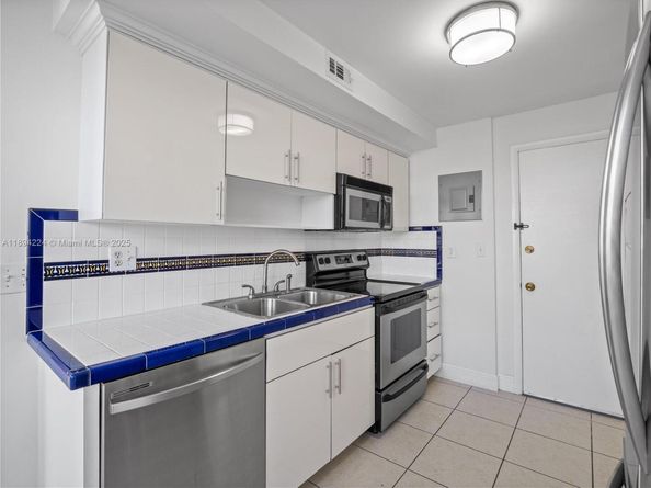 3161 S Ocean Dr 1201, Hallandale Beach FL 33009