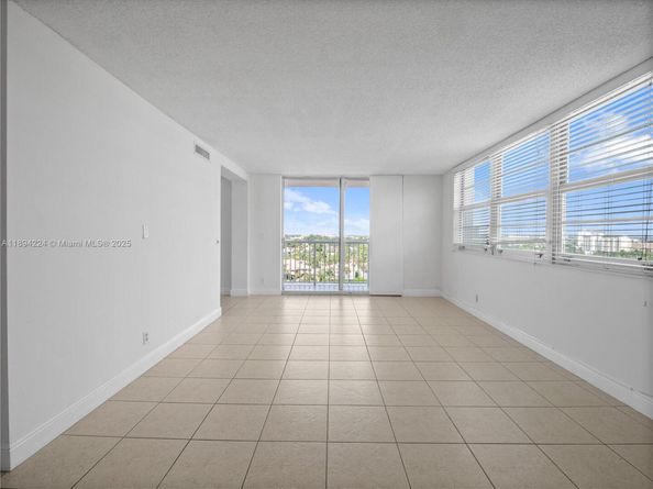3161 S Ocean Dr 1201, Hallandale Beach FL 33009