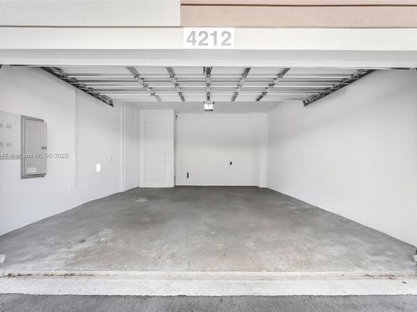 4212 NE 7th Ter, Oakland Park FL 33334