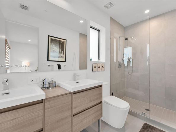 4212 NE 7th Ter, Oakland Park FL 33334