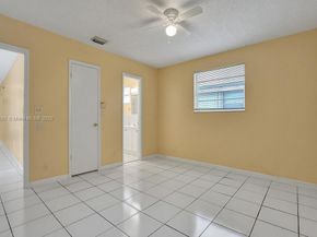 2444 Raleigh St, Hollywood FL 33020