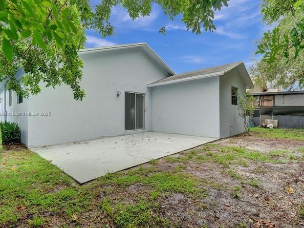 2444 Raleigh St, Hollywood FL 33020