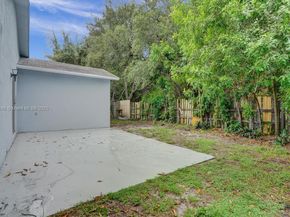 2444 Raleigh St, Hollywood FL 33020