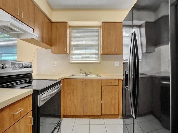 2444 Raleigh St, Hollywood FL 33020