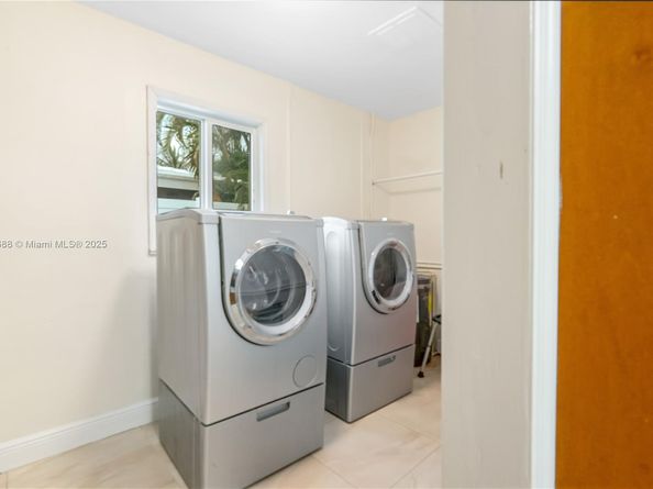 281 SE 3rd Ct, Pompano Beach FL 33060