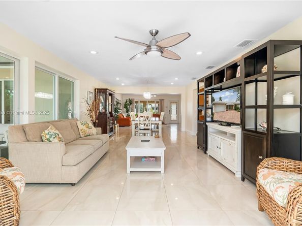 281 SE 3rd Ct, Pompano Beach FL 33060