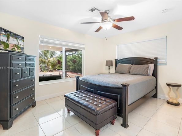 281 SE 3rd Ct, Pompano Beach FL 33060