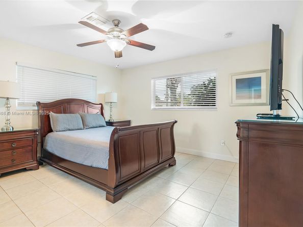 281 SE 3rd Ct, Pompano Beach FL 33060