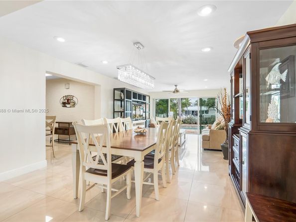 281 SE 3rd Ct, Pompano Beach FL 33060