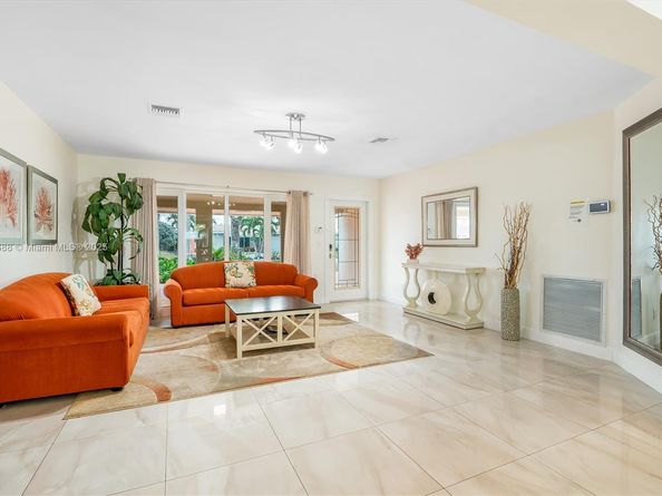 281 SE 3rd Ct, Pompano Beach FL 33060