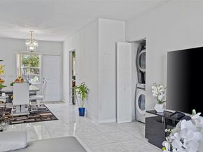 422 NW 84th St 422, Miami FL 33150