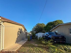 7320 NW 2nd St, Pembroke Pines FL 33024