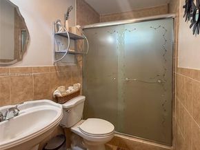 7320 NW 2nd St, Pembroke Pines FL 33024